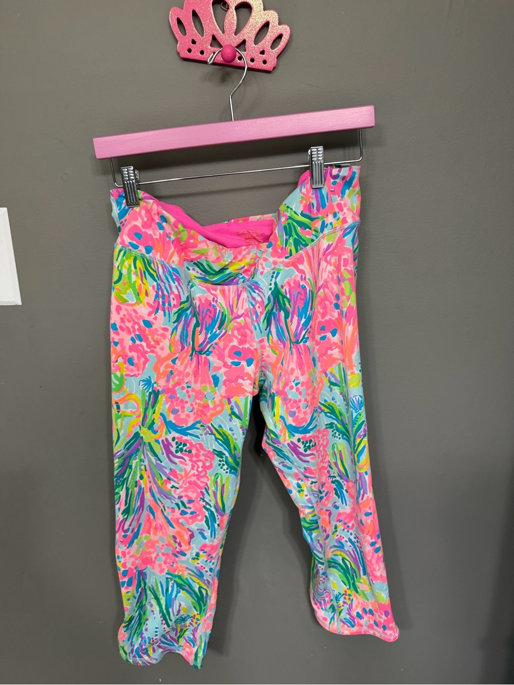 Lilly Pulitzer Neon Pink Multicolor Floral Capri Leggings